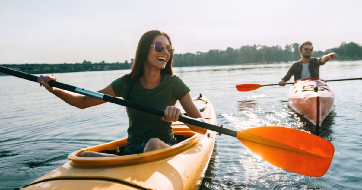 Tow people kayaking